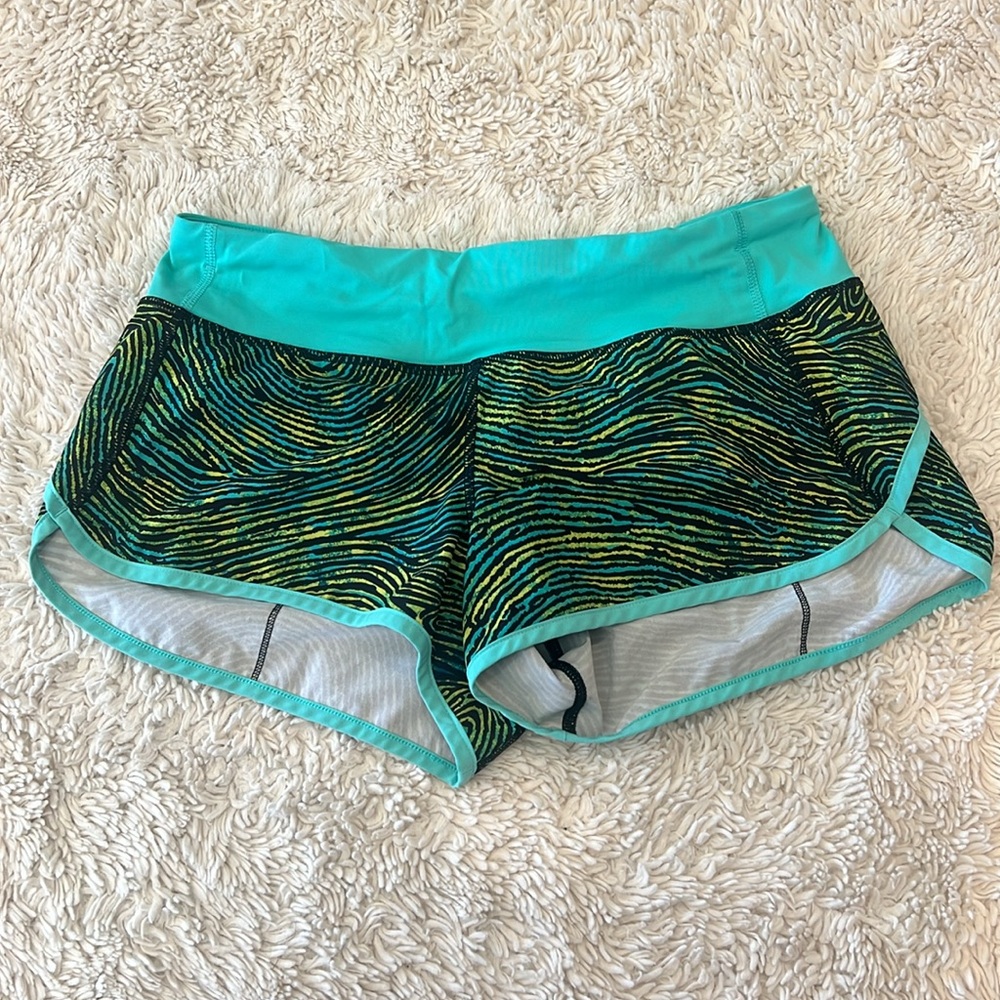 Lululemon Seawheeze speed up shorts size 6 VEUC - Picture 2 of 5